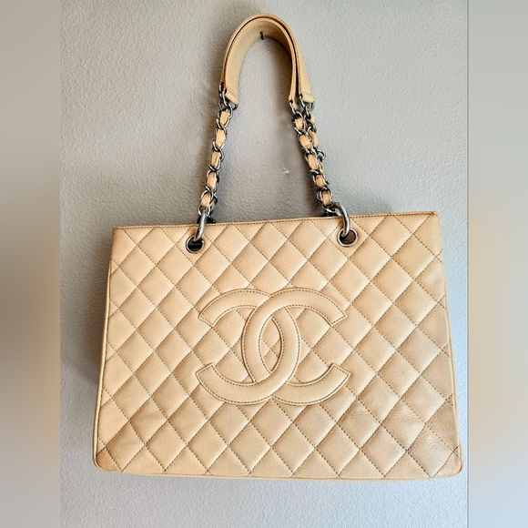 CHANEL Grand Shopper Tote - Picture 5 of 13
